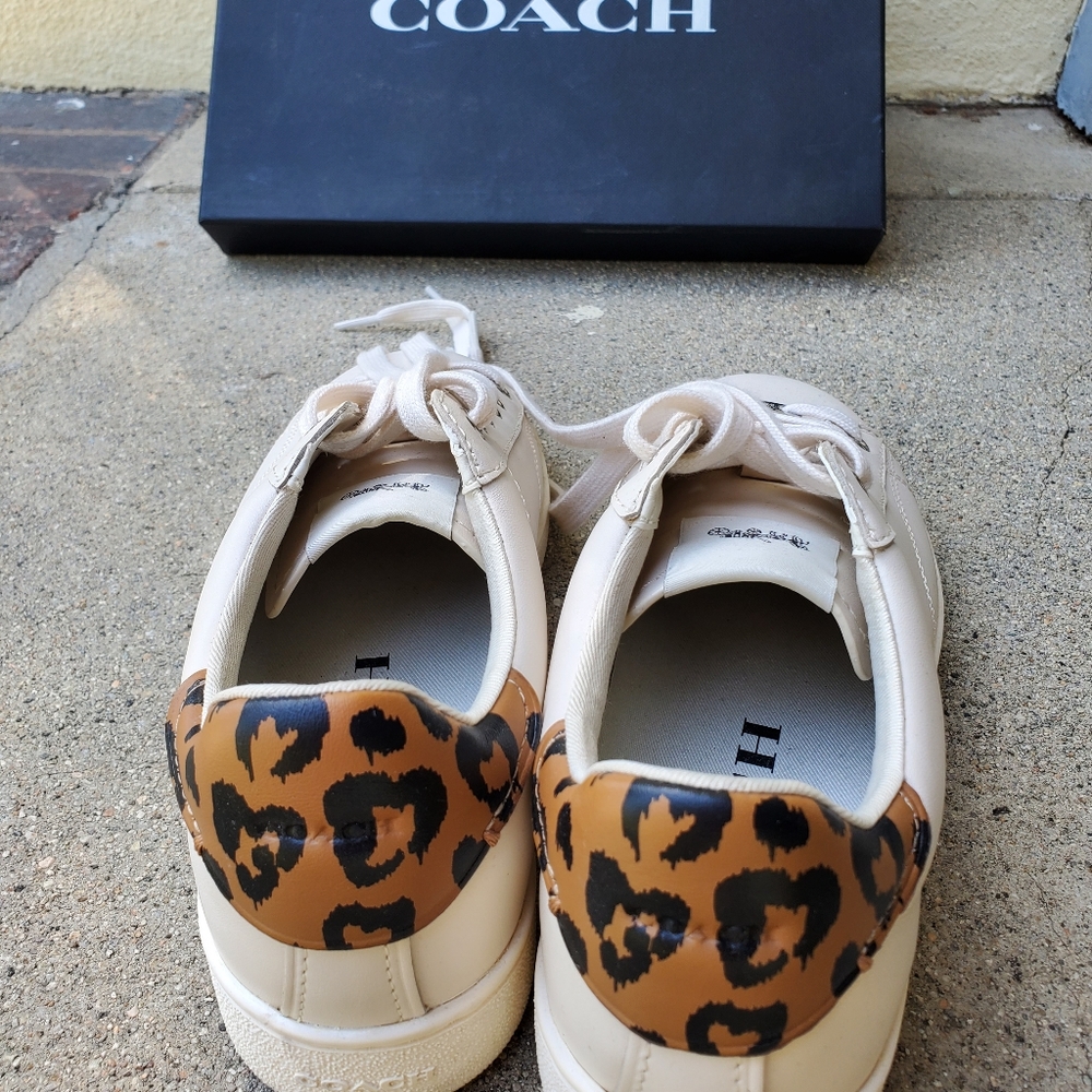 Trendy and classic Coach low top leather shoes - Picture 4 of 7
